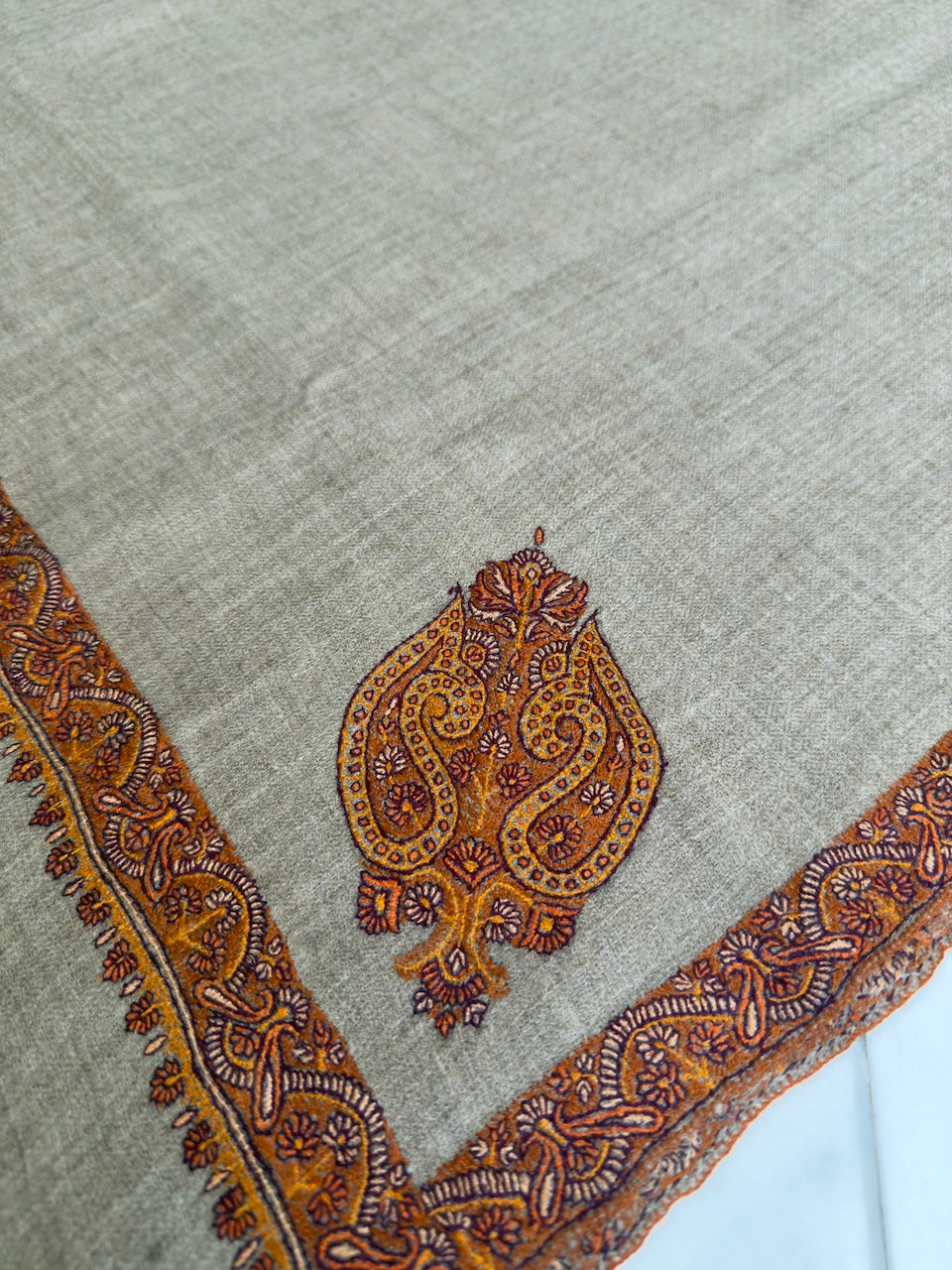 MEN SOZNI HASHI BORDER HANDEMBROIDERED PASHMINA SHAWL BEIGE