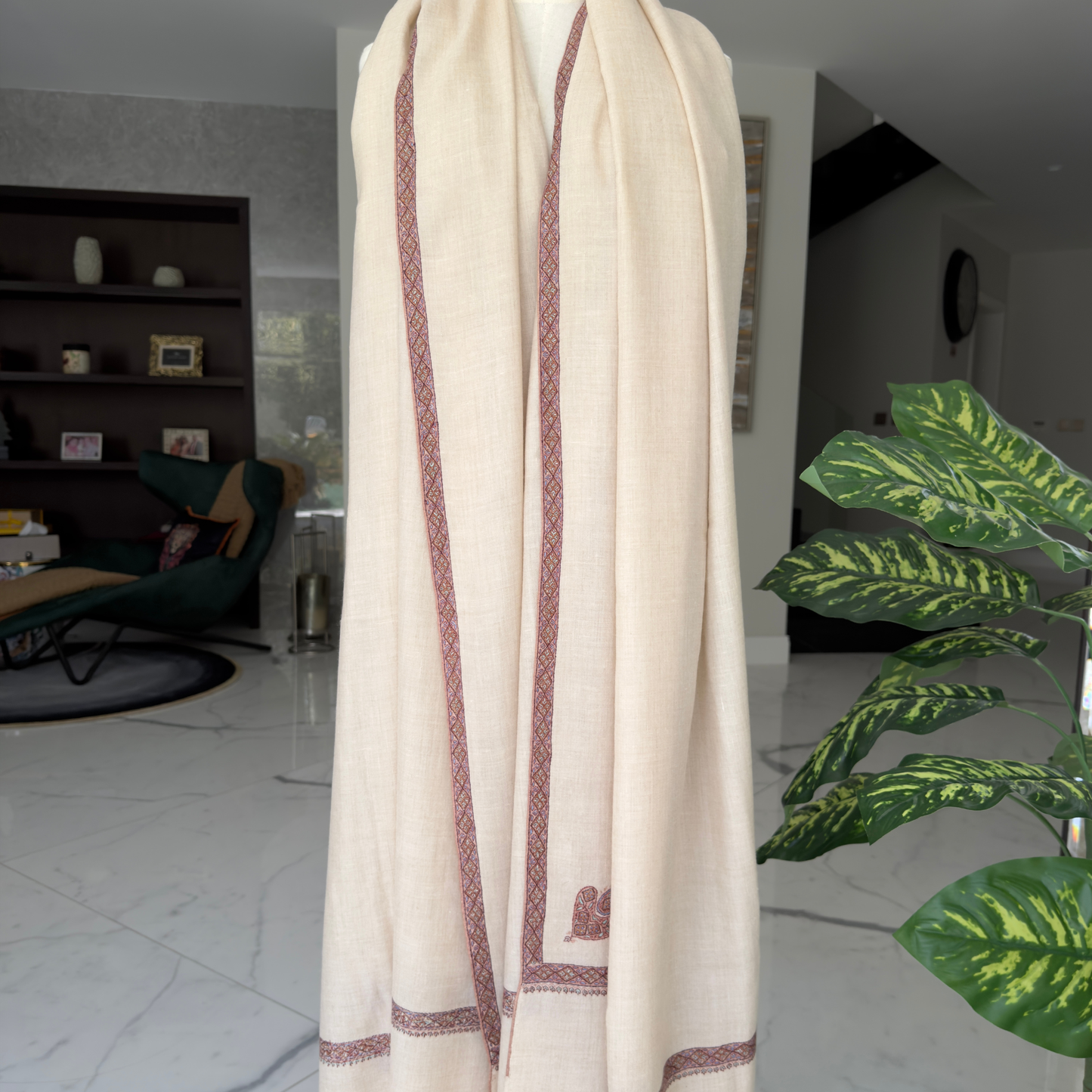 MEN SOZNI HASHI BORDER HANDEMBROIDERED PASHMINA SHAWL CREAM