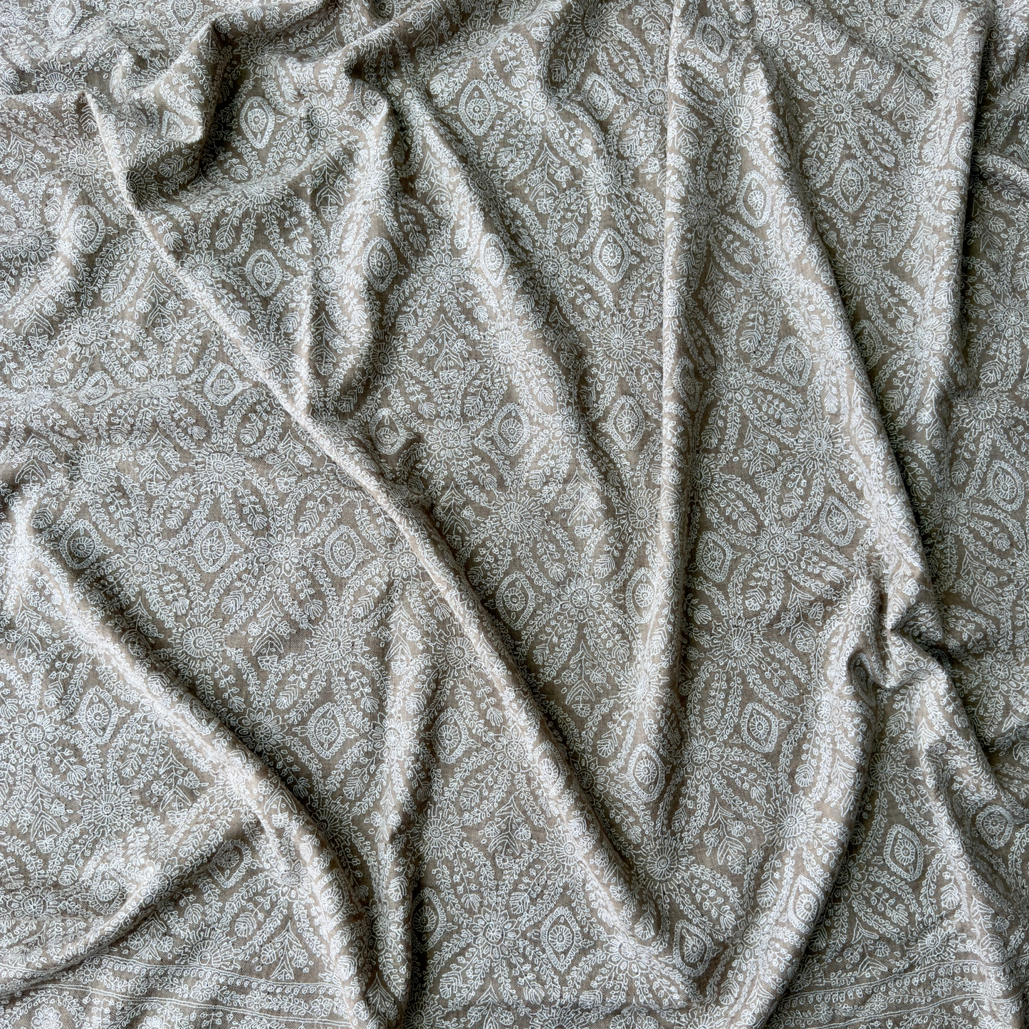 MEN SOZNI HERITAGE JAMAWAR HANDEMBROIDERED PASHMINA SHAWL NATURAL