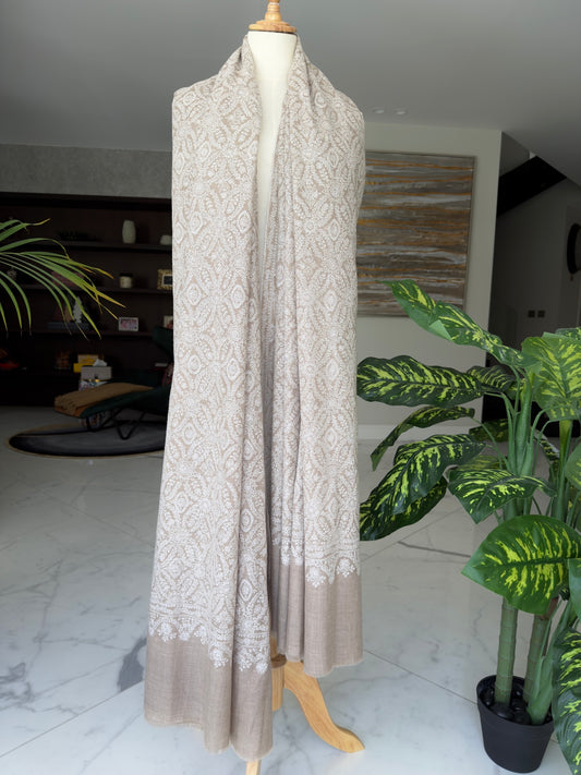MEN SOZNI HERITAGE JAMAWAR HANDEMBROIDERED PASHMINA SHAWL NATURAL