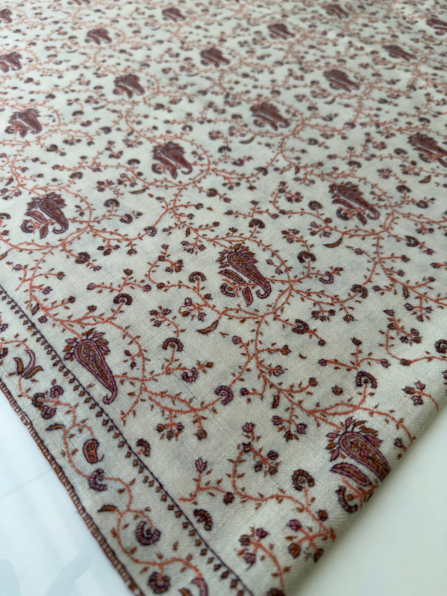 MEN SOZNI JAALDAR HANDEMBROIDERED PASHMINA SHAWL IVORY