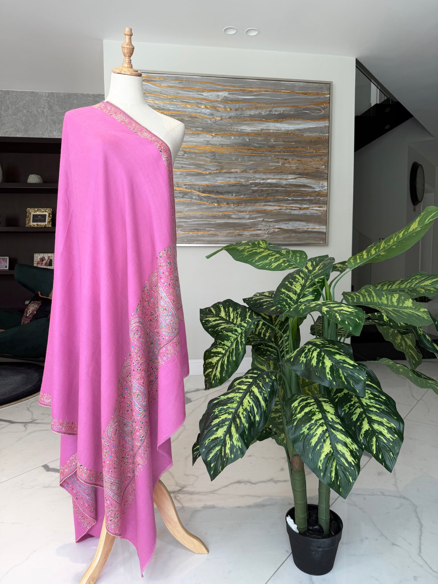 SOZNI PALLEDAR HANDEMBROIDERED PASHMINA SHAWL GULABI PINK